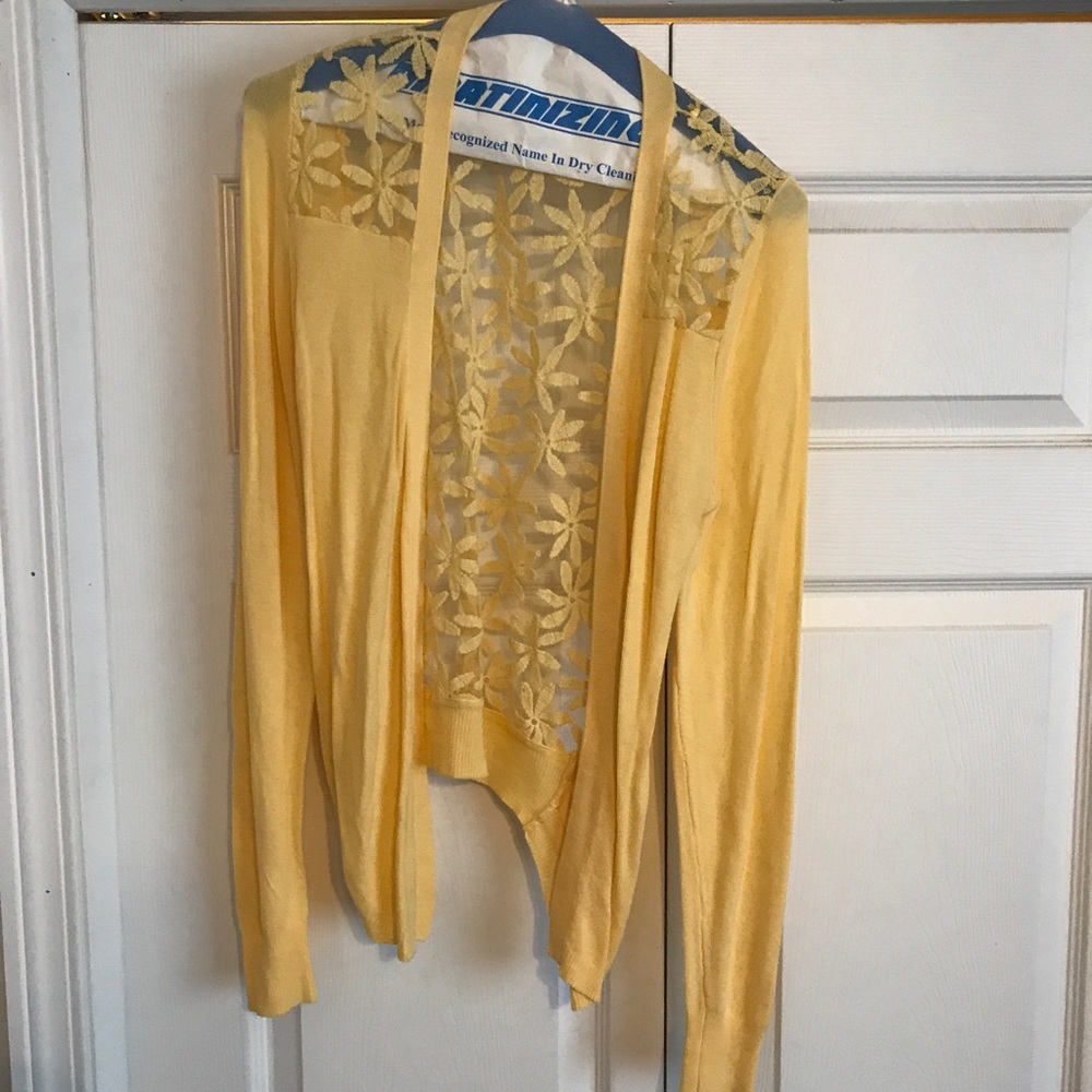 Papillon Cardigan with lace flowers